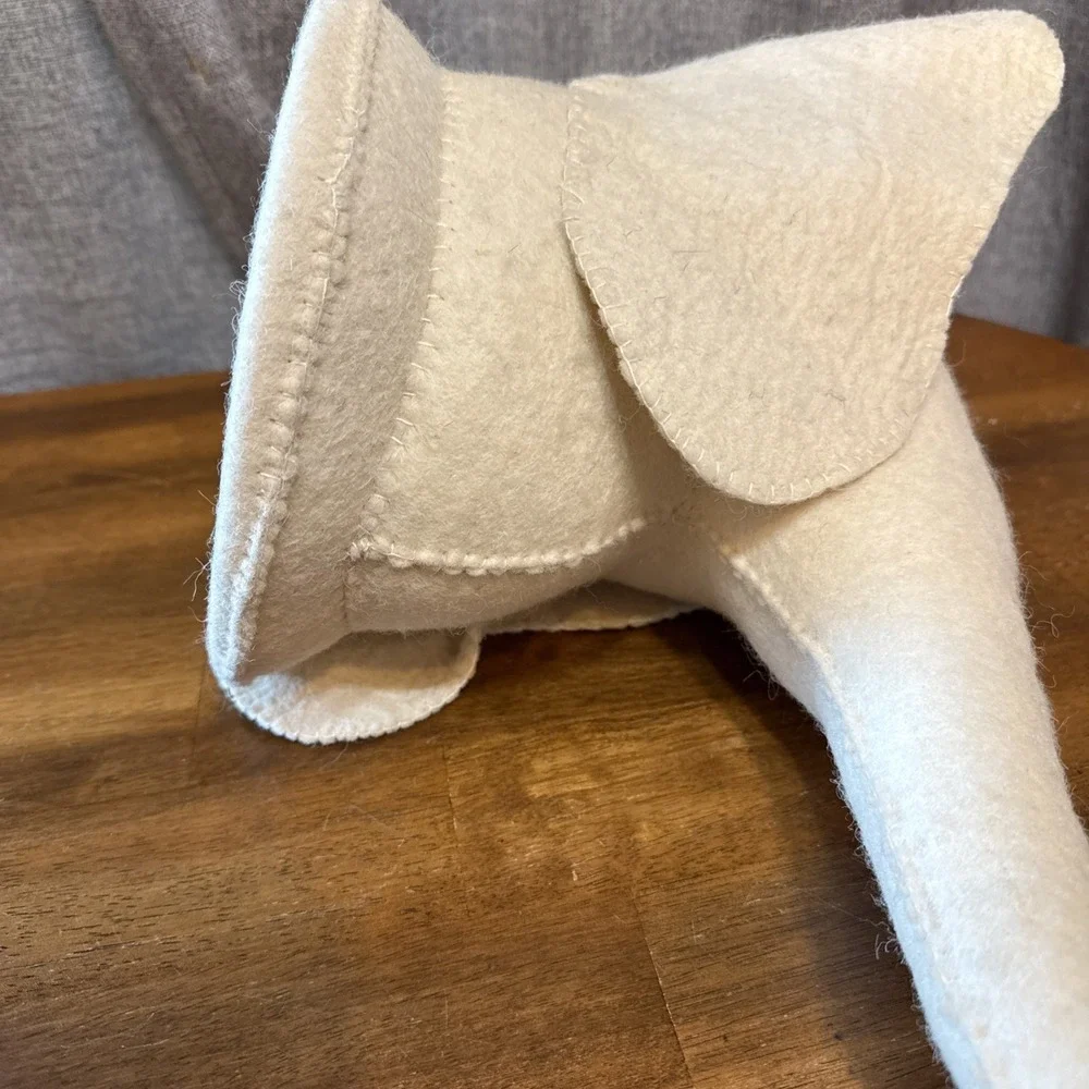 Fiona Walker Elephant Head With Sleepy Eyes And Gold Crown‎
